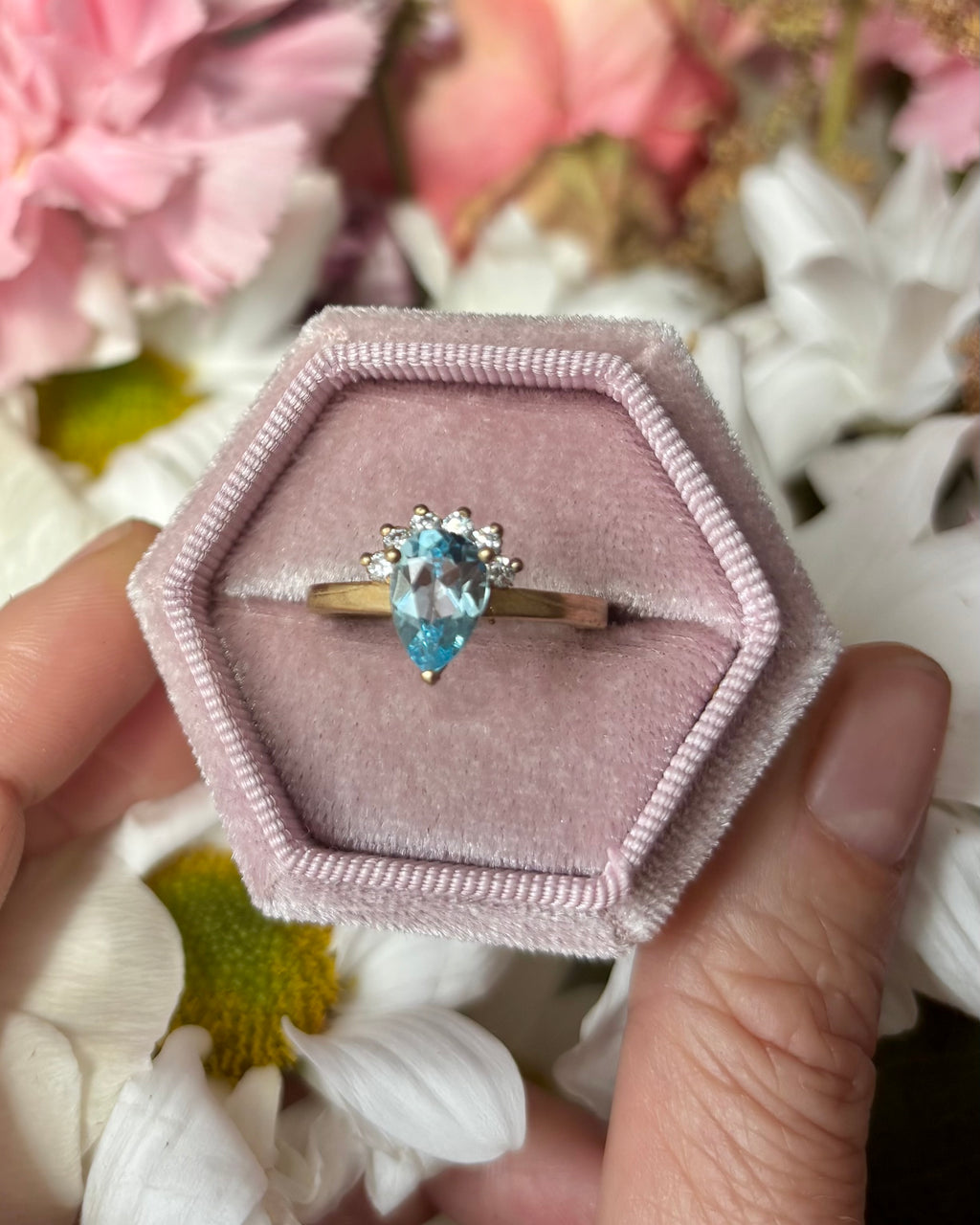 Anello goccia a corona