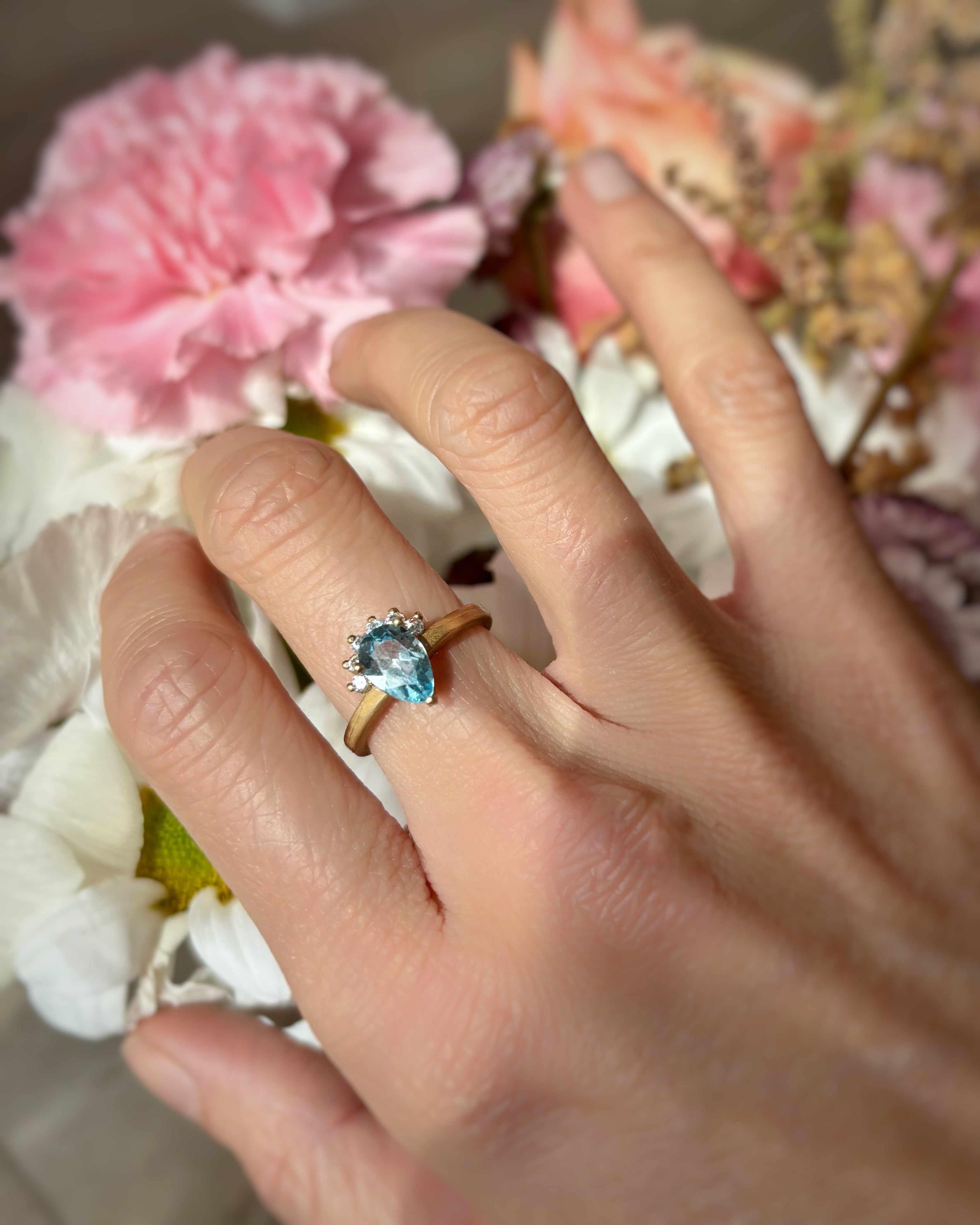 Anello goccia a corona