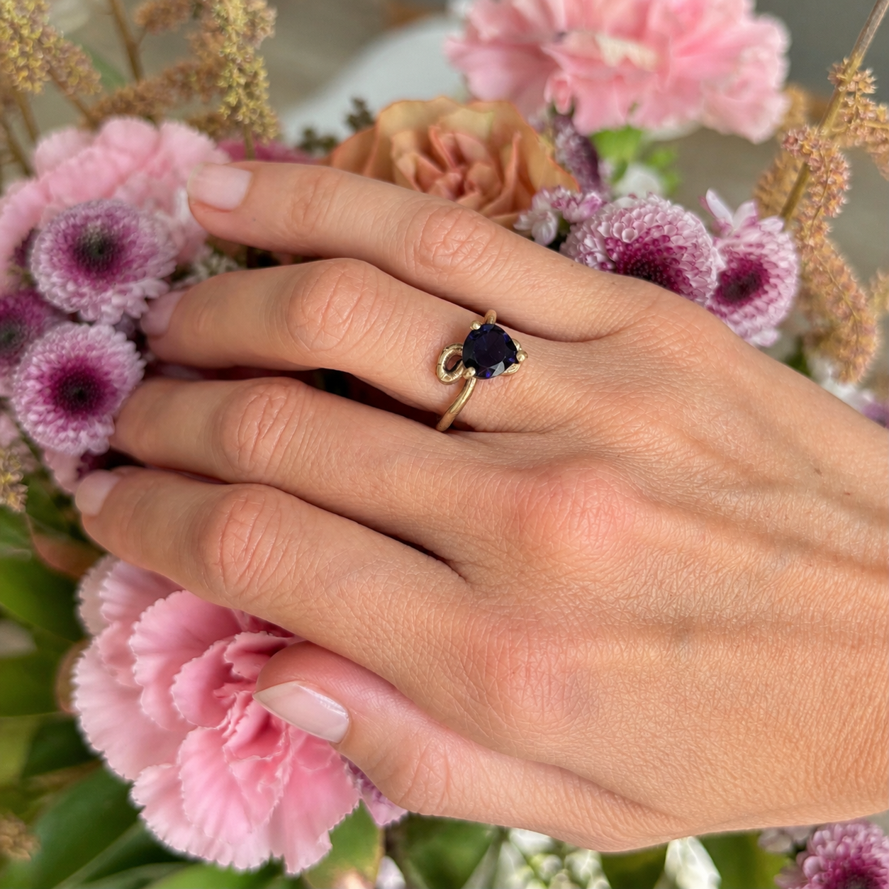 Anello Iolite goccia