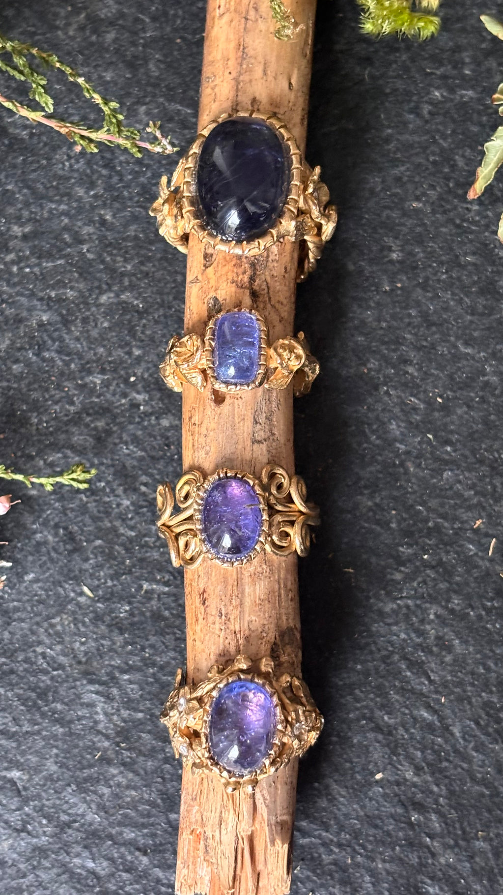 Anello Iolite