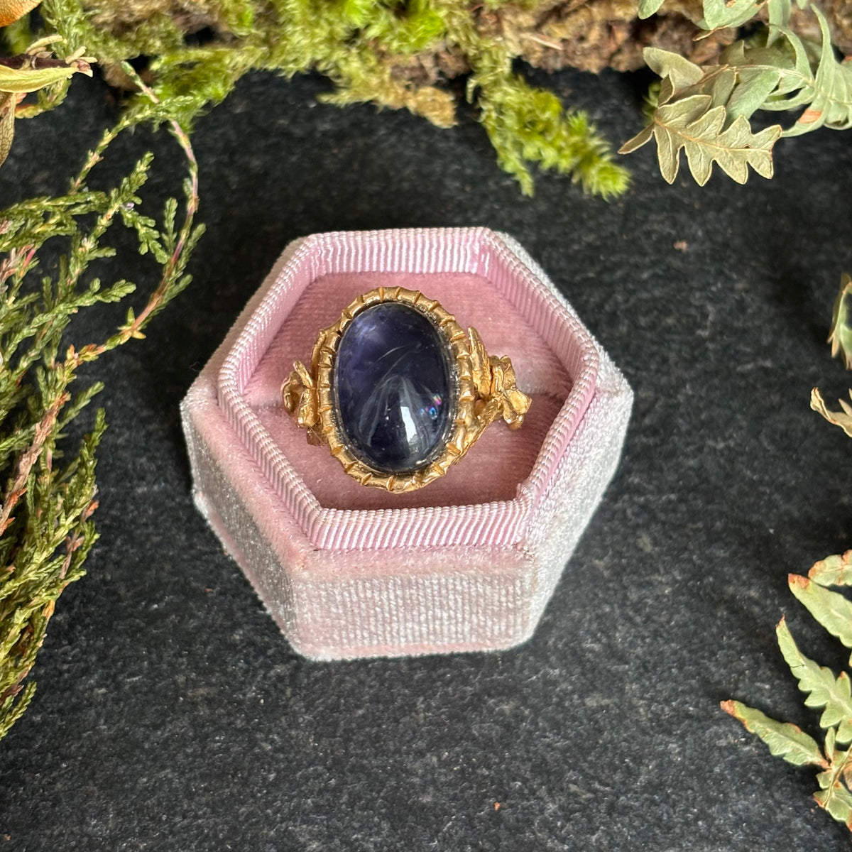 Anello Iolite