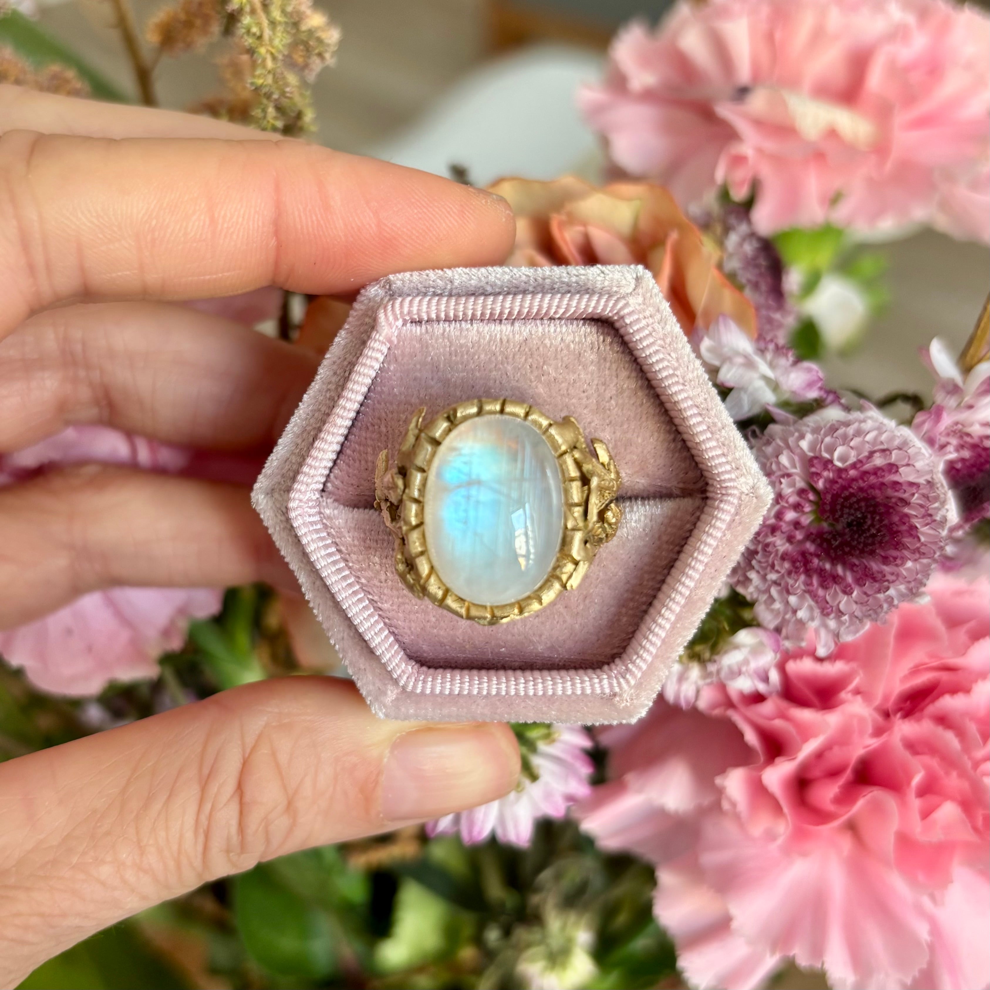 Anello Foglie con Pietra di Luna