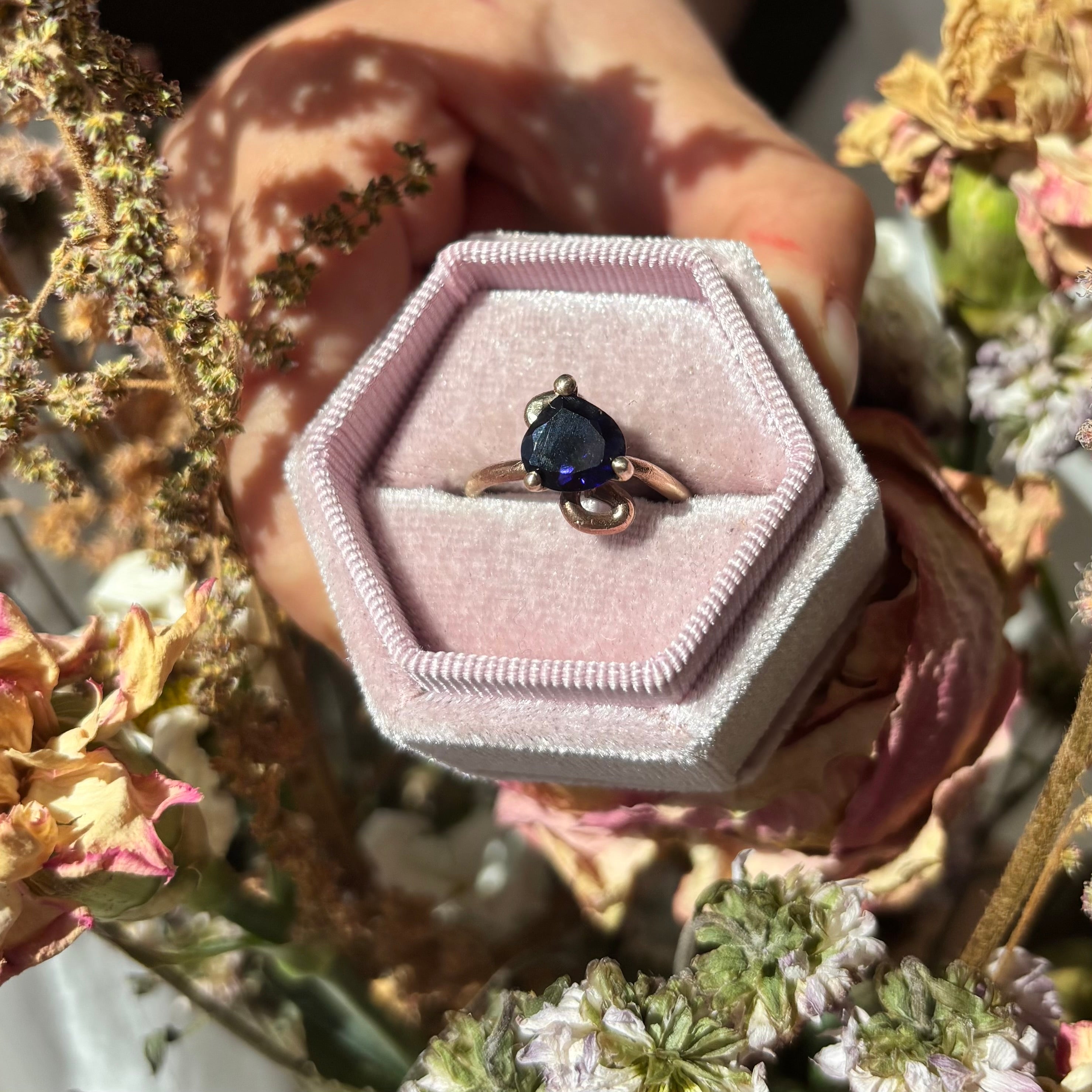 Anello Iolite goccia